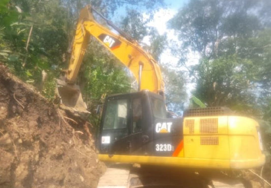 EXCAVADORA CATERPILLAR 323D